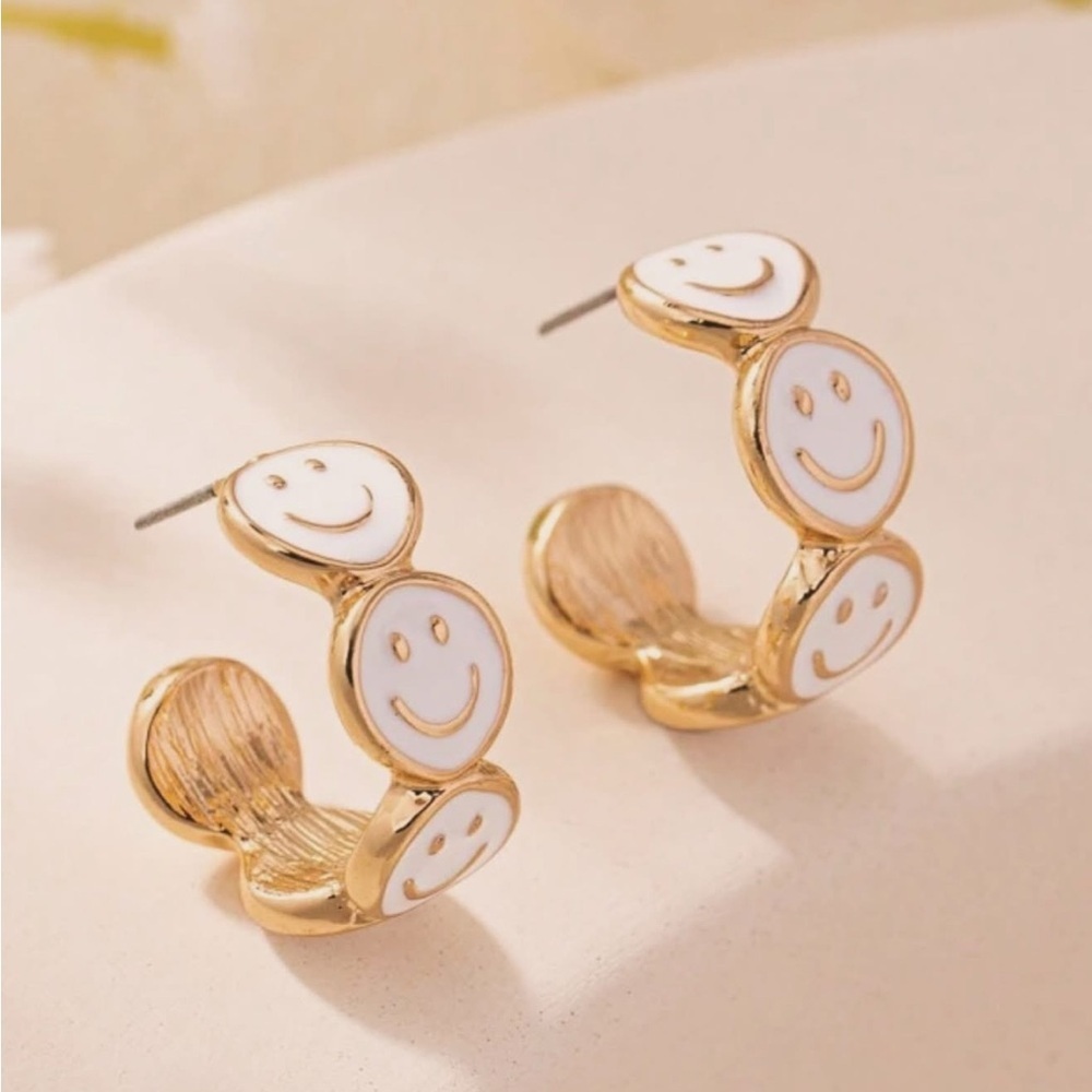 1pair Fashionable Simple Cute Smiling Face Design Hoop Earrings